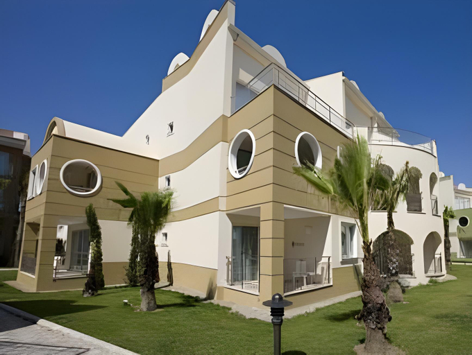Exterior & Views