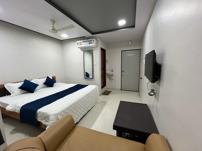Bedroom 4, Hotel Hare Krishna, Bhavnagar