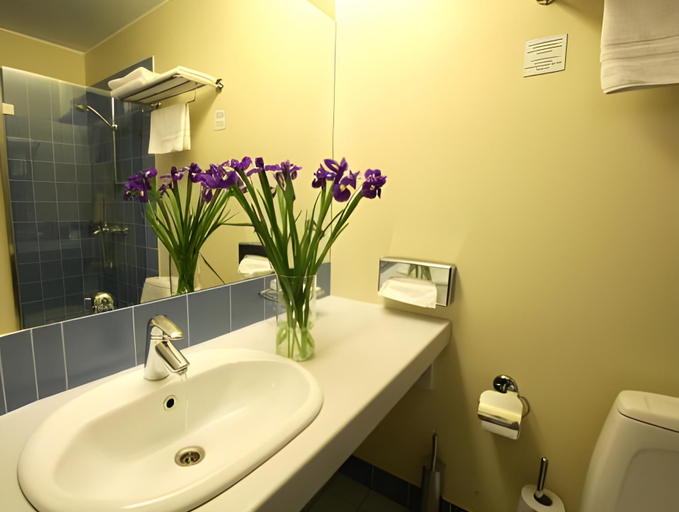 Bathroom 3, Hotel London, Tartu