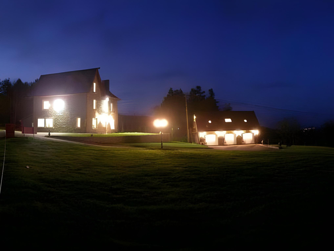 Exterior & Views