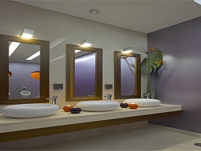 Bathroom 5, Aqua Pedra Dos Bicos Design Beach Hotel - Adults Only, Albufeira