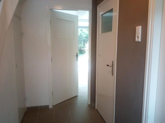 Others 4, At number 6, B&B or bed only, 150 mtr from tram stop 20 min to centre, Amsterdam