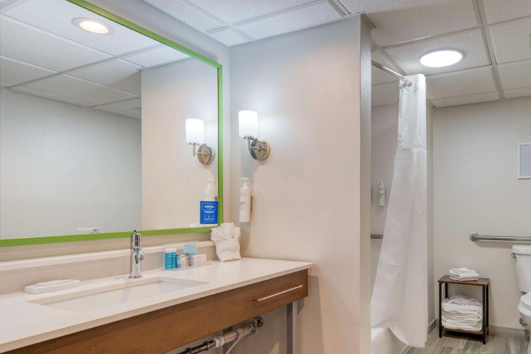 Bathroom 14
