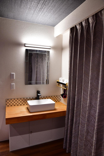 Bathroom 9