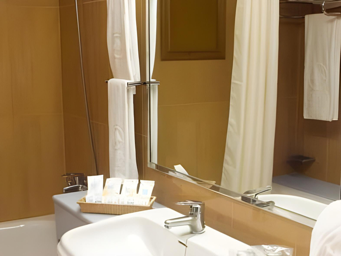 Bathroom 5, Invisa Hotel La Cala, Baleares