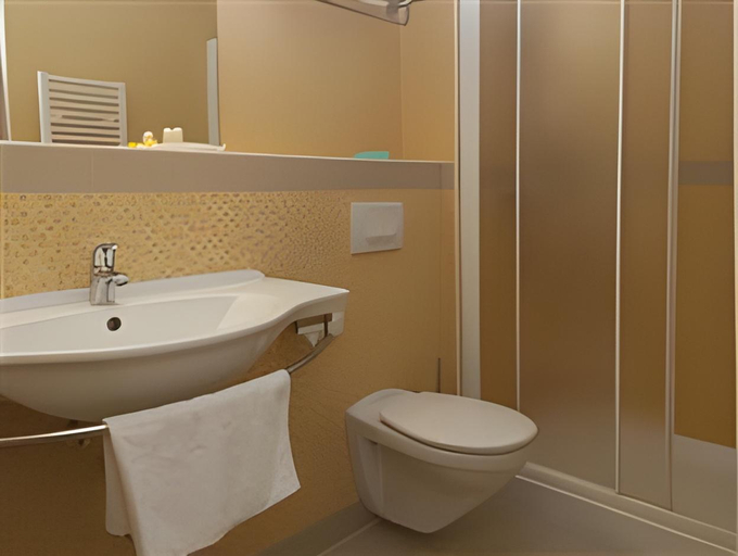 Bathroom 5, Hotel Aurora, Mali Lošinj