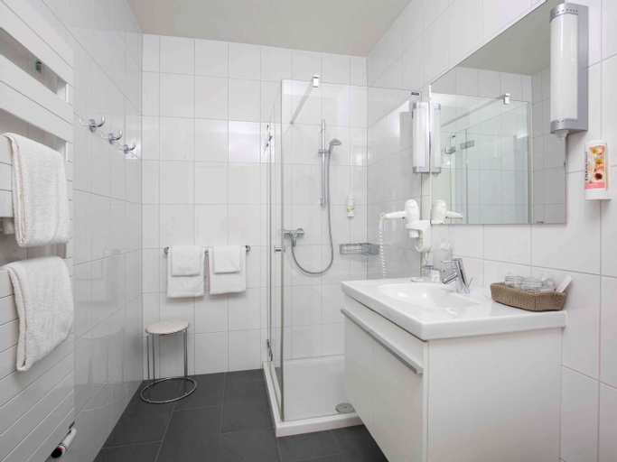 Bathroom 19