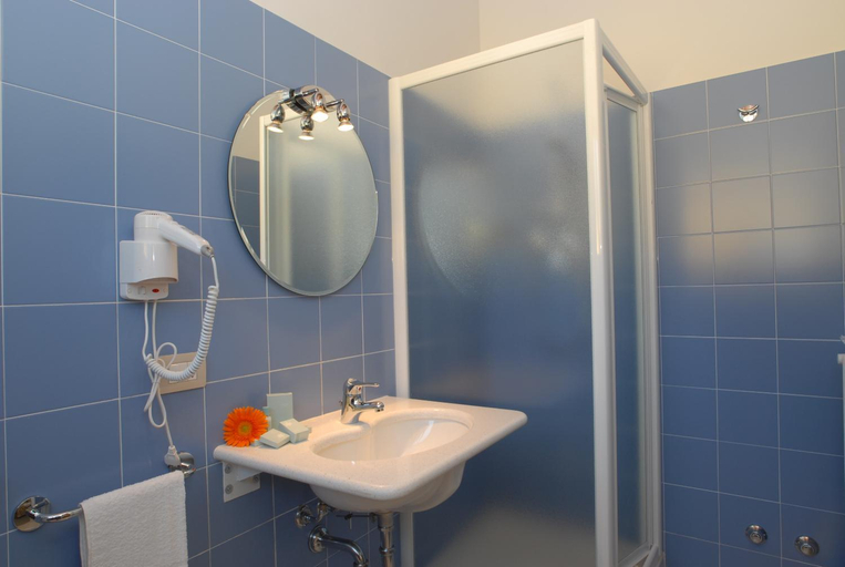Bathroom 2, Villa Aretusi, Bologna