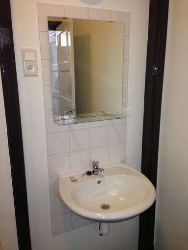 Bathroom 2, Budgethotel de Zwaan, Eindhoven