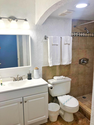 Bathroom 3, Pirates Cove Resort Studios!, Volusia