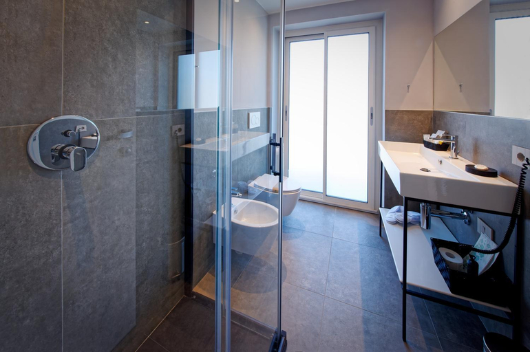 Bathroom 11