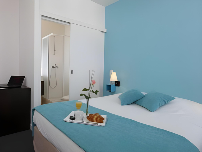Others 3, Hotel Restaurant Le Lion d'Or, Charente-Maritime