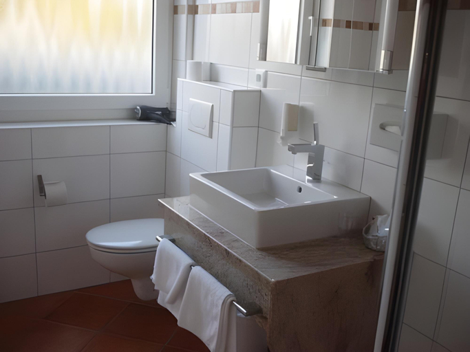 Bathroom 5, Apartment Hotel Kral, Erlangen