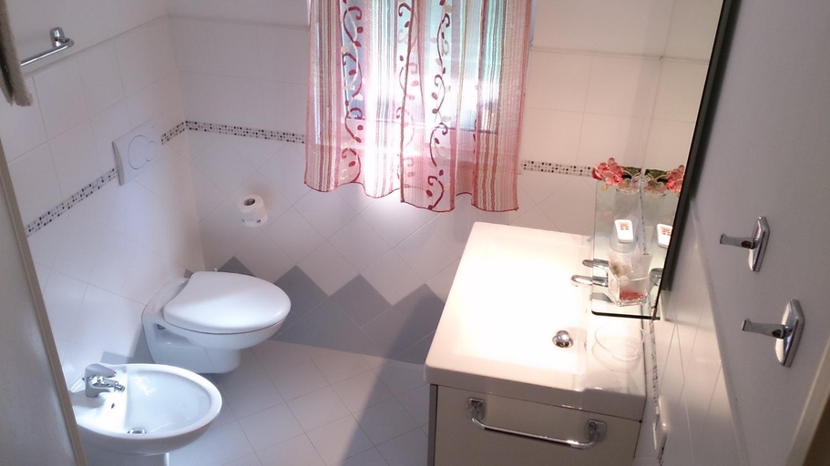 Bathroom 8