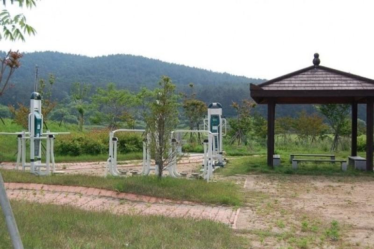 Others 3, Ongjin Seungbong Badaro Pension, Ongjin