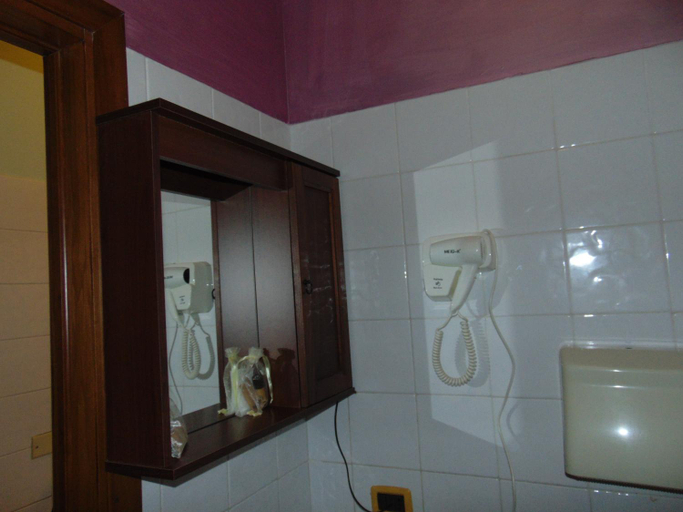 Bathroom 2, Agriturismo CHERUBINI DANIELA, L'Aquila