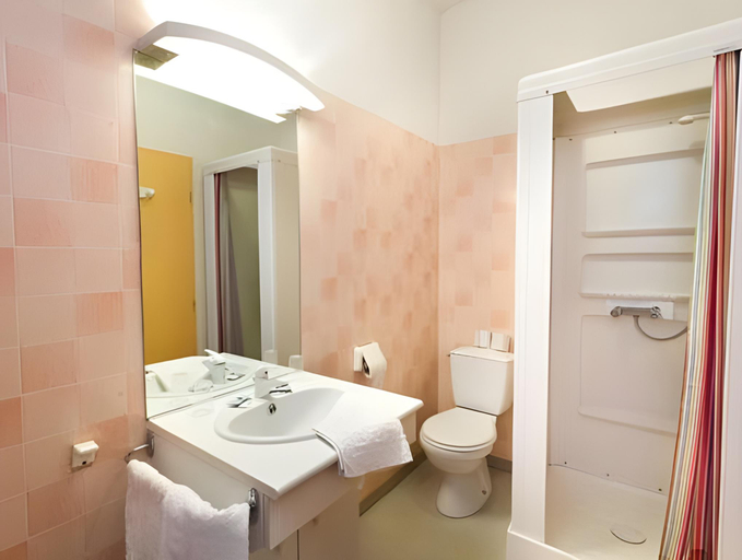 Bathroom 5, Residence-Chambres d'hotes du Gerardmer Chez Raoul- Soultzeren, Haut-Rhin