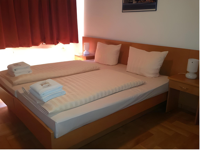 Bedroom 2, Hotel Eschborner Hof, Frankfurt am Main