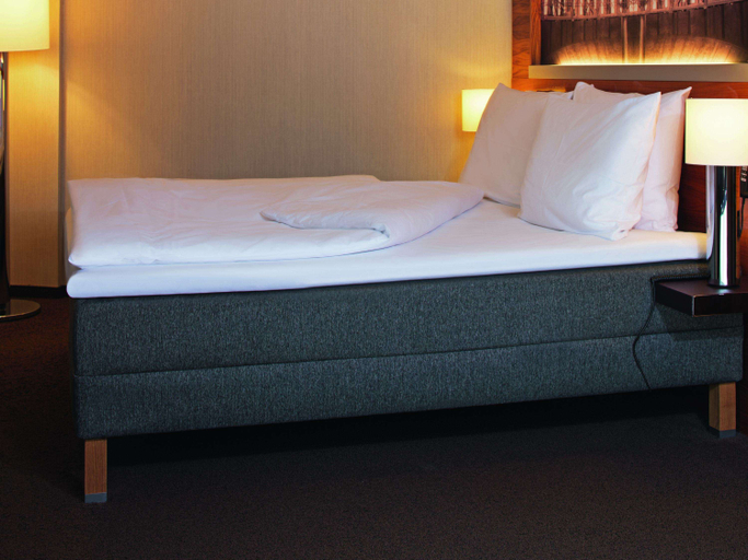 Bedroom 2, Mövenpick Zurich Airport, Bülach