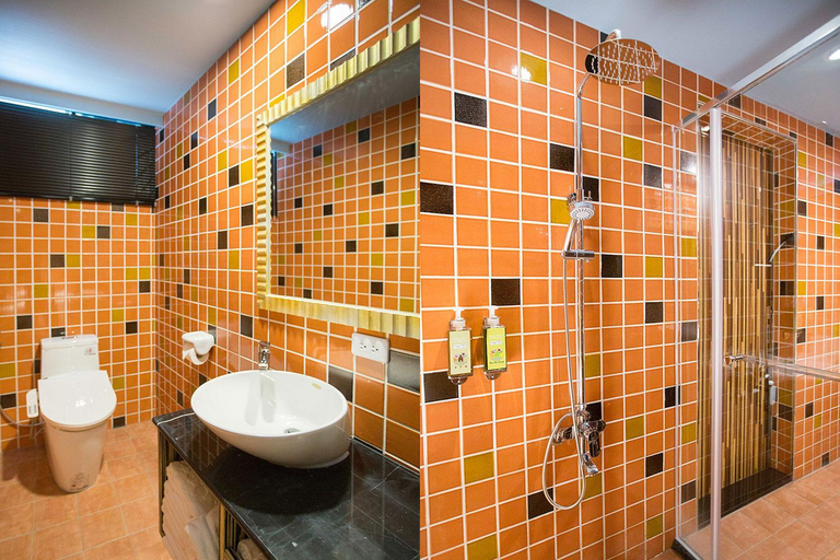 Bathroom 12