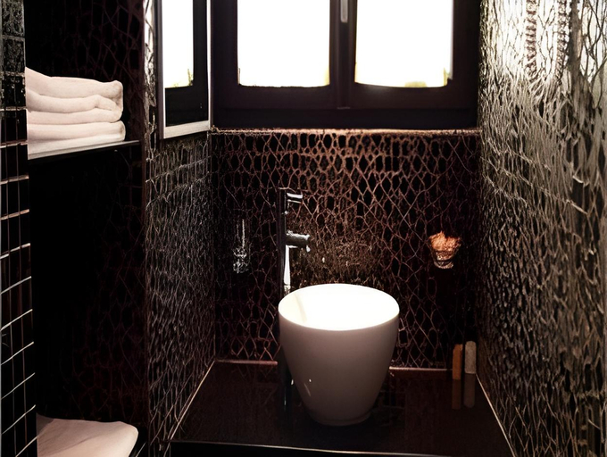 Bathroom 3, Aero, Paris