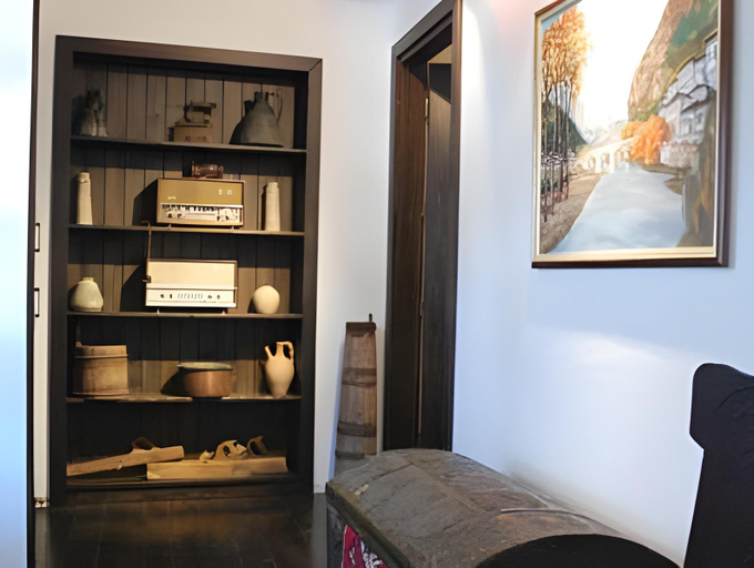 Others 4, Hotel Mangalemi, Beratit