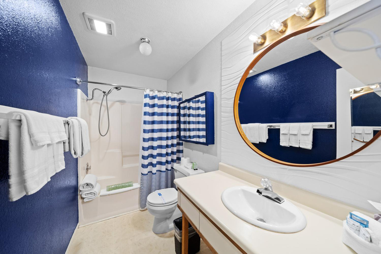 Others 2, Surf & Sand Inn, Tillamook