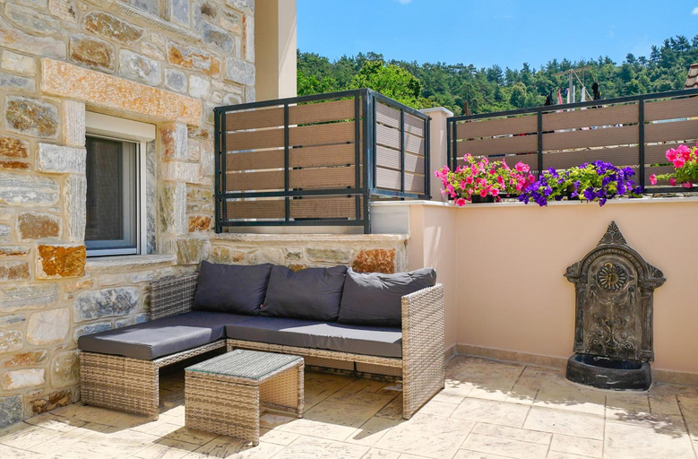 3, Villa Gjoni, East Macedonia and Thrace
