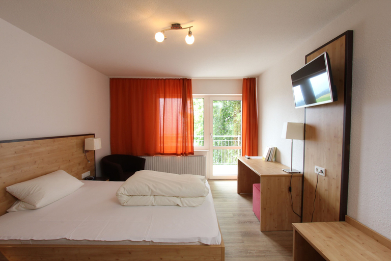 Bedroom 2, Alcor Hotel Löwen, Breisgau-Hochschwarzwald