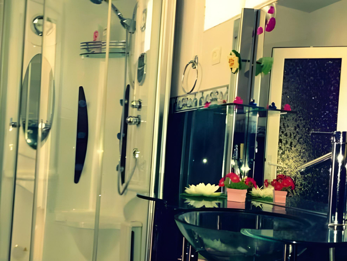 Bathroom 4, Hotel Tamar Mepe, Kutaisi