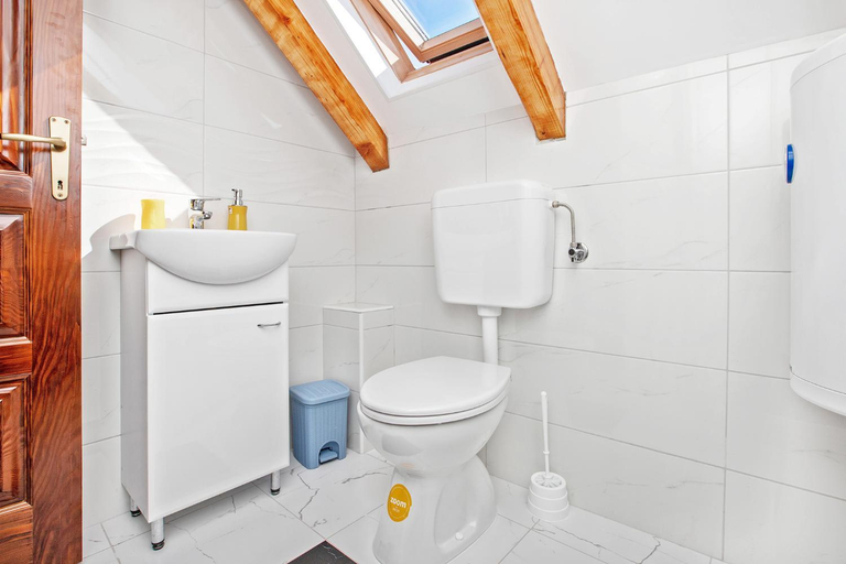 Bathroom 3, Apartments Isja