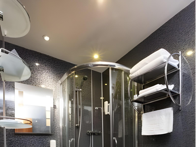 Bathroom 4, Redcliffe Hotel, Highland