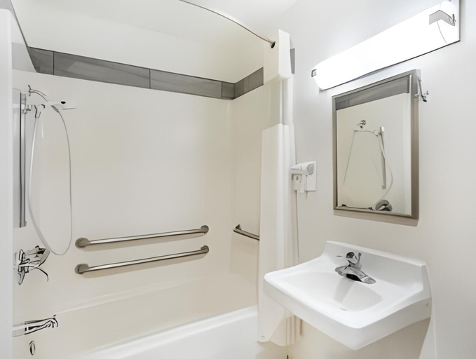 Bathroom 4, Pinetop Studio Suites, Navajo