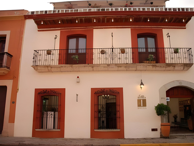Exterior & Views