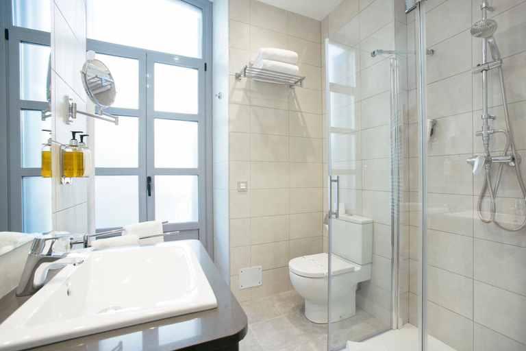 Bathroom 3, Legazpi Doce Studios Suites, Guipúzcoa