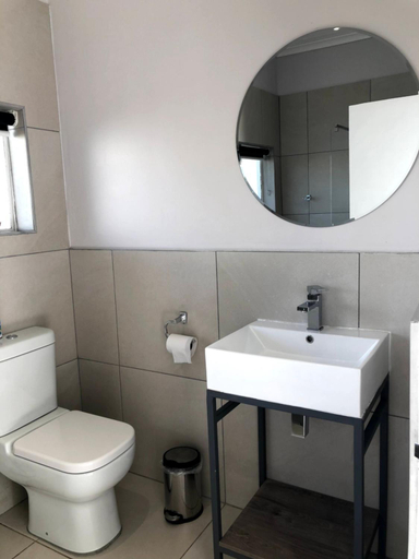Bathroom 3, Umtali Country Inn, Joe Gqabi