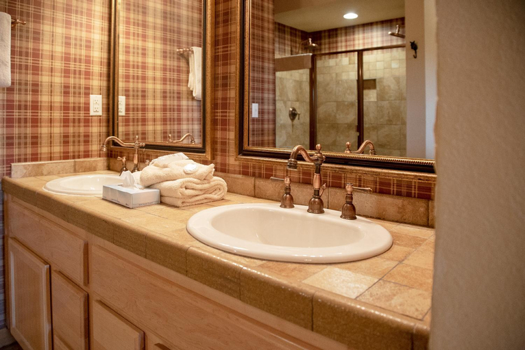 Bedroom 3, Cabins at Grand Mountain by Thousand Hills Resort, Taney
