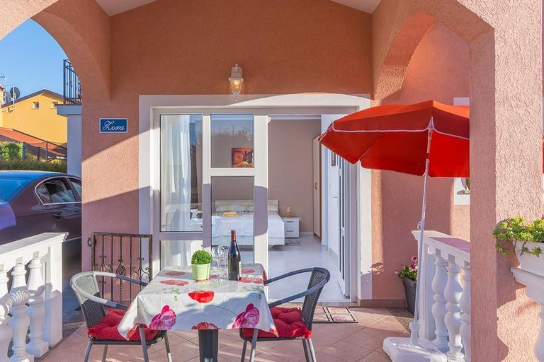 Others 2, Apartment Zora, Novigrad