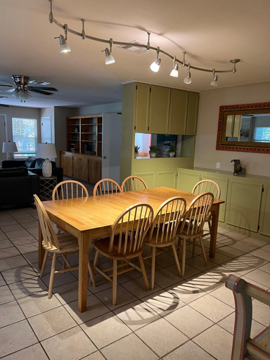 Food & Drinks, Seven Bluff Cabins, Uvalde