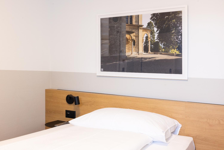 Bedroom 16
