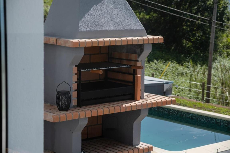 Sport & Beauty 2, GuestReady - Quiet house & heated pool w sea view, Calheta
