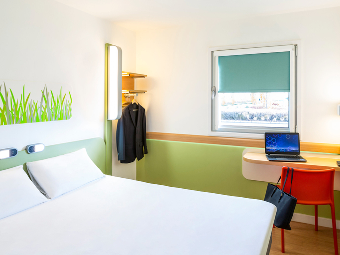 Bedroom 4, ibis budget Derby , Derbyshire