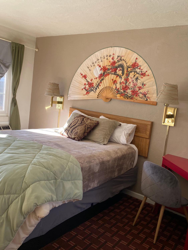 Bedroom 2, Monte Bianco Inn, Siskiyou