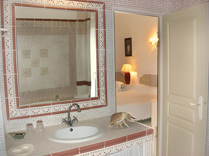 Bathroom 5, HOTEL L'ORANGERAIE, Var