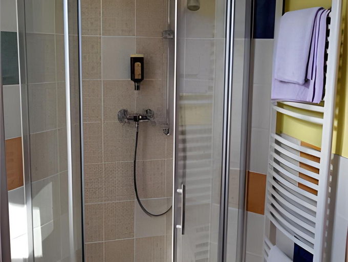 Bathroom 3, Wein-Hotel Auberge Mistral, Mittelsachsen