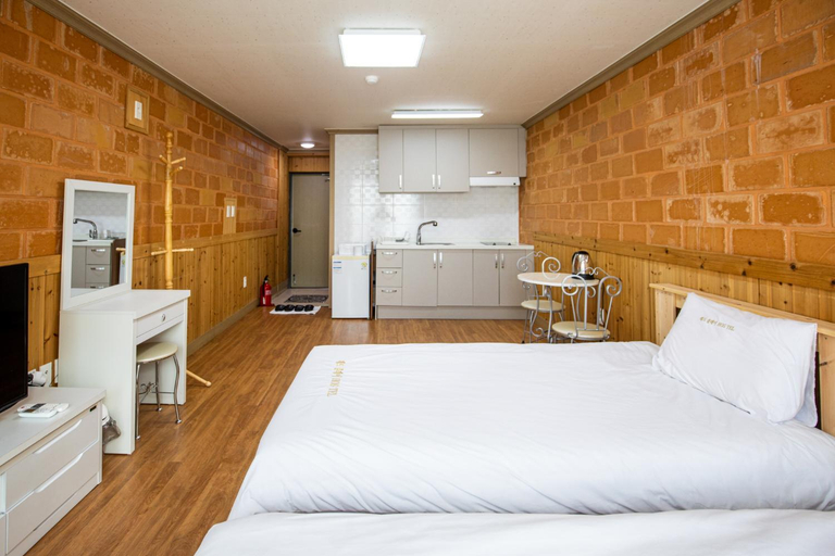 Bedroom 2, Red Clay Pension, Jeju