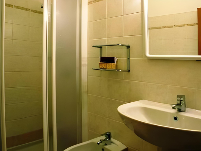 Bathroom 3, Val Di Monte, Verona