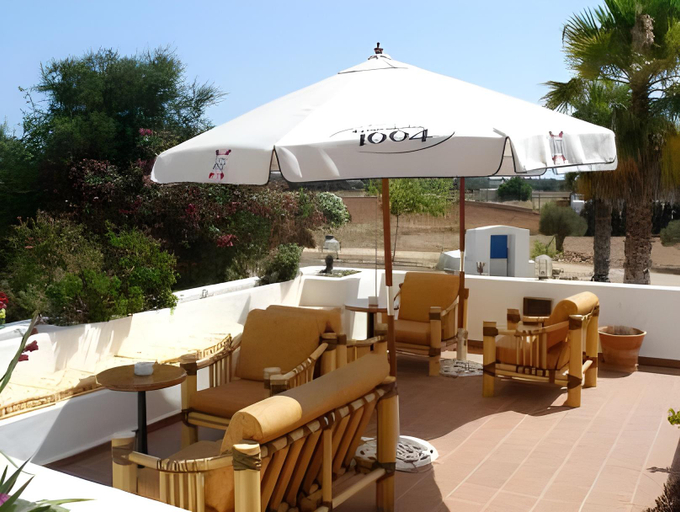 Others 3, Hostal Illes Pitiuses, Baleares