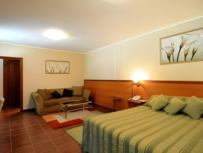 Others 4, Hotel 1000 Ruza, Belgrade