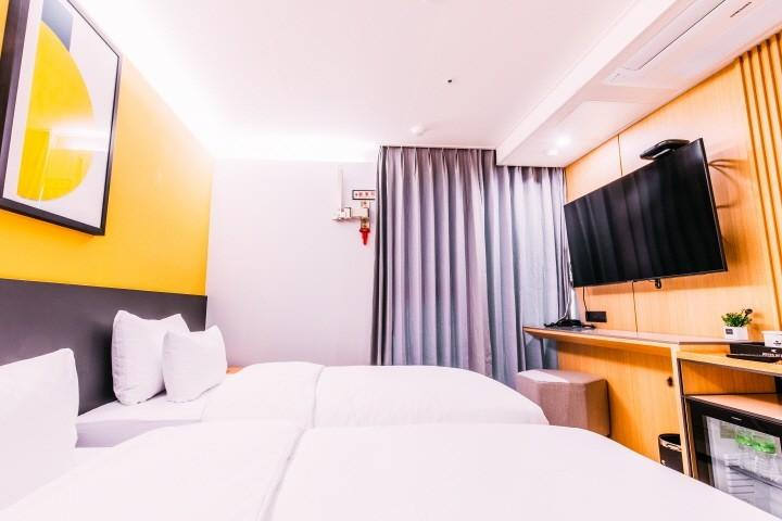 Bedroom 23